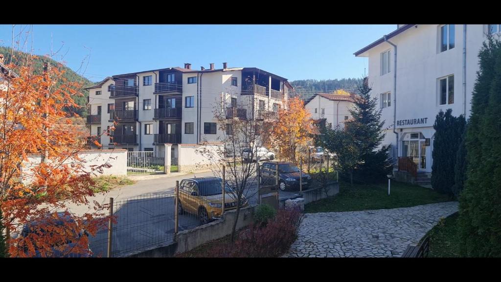 Комплекс Игъл Рок - Безплатен частен паркинг за гости в Бели Искър, близо до Боровец