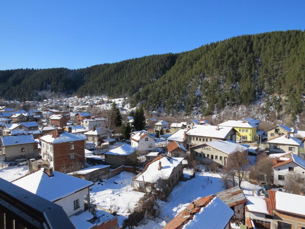 Панорамен апартамент 301 - Великолепна слънчева зимна панорама към планината от частната тераса в Бели Искър